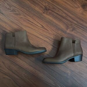 Womans Lucky Brand Basel Ankle booties brown sz 9m